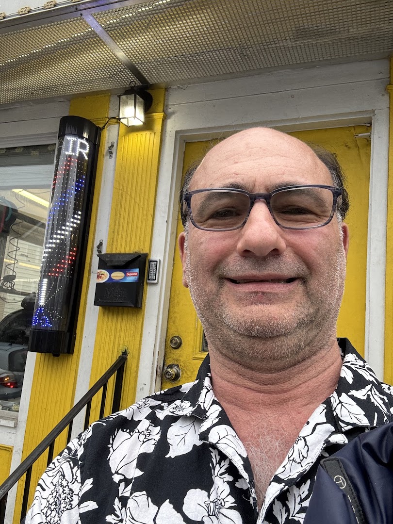 2 Brothers Barbershop — shop view 2